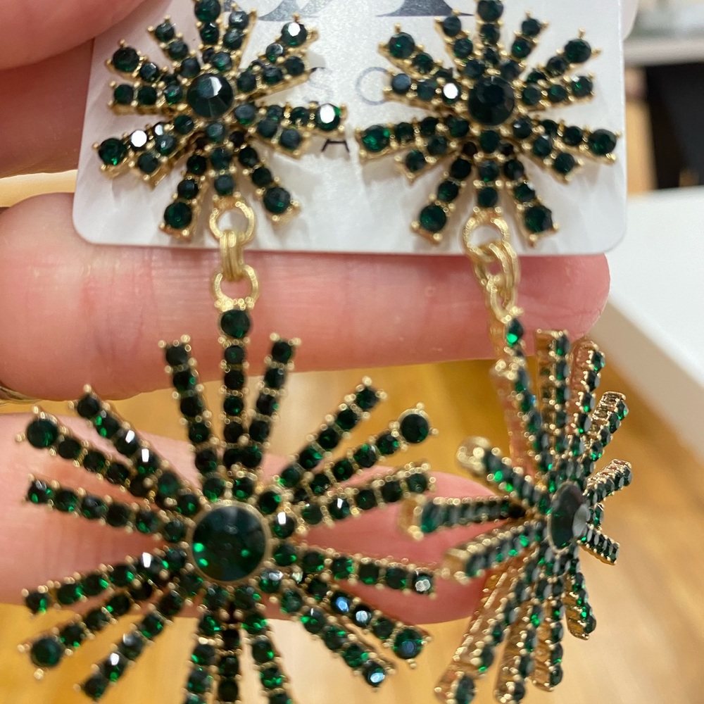 NWT Emerald Green Starburst Earrings